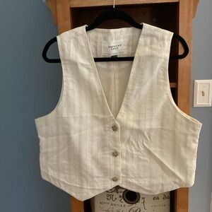American Eagle Outfitters cream and white vest, size XL. NWOT